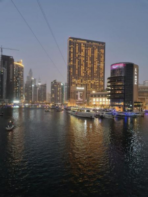 Walk to Beach/JBR sites - 2 bed - Central Locale